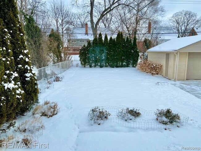 Building Photo - 4516 Robinwood Ave