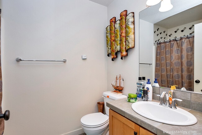 Building Photo - Spectacular 3BD Condo | Near Intel | Walk to MAX Station | Free High-Speed Internet | Water/Sewer...