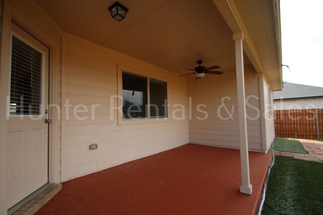 Building Photo - Classic Charm Meets Modern Comfort