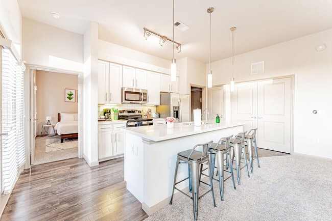 Building Photo - 2301 1/2 Montopolis Dr