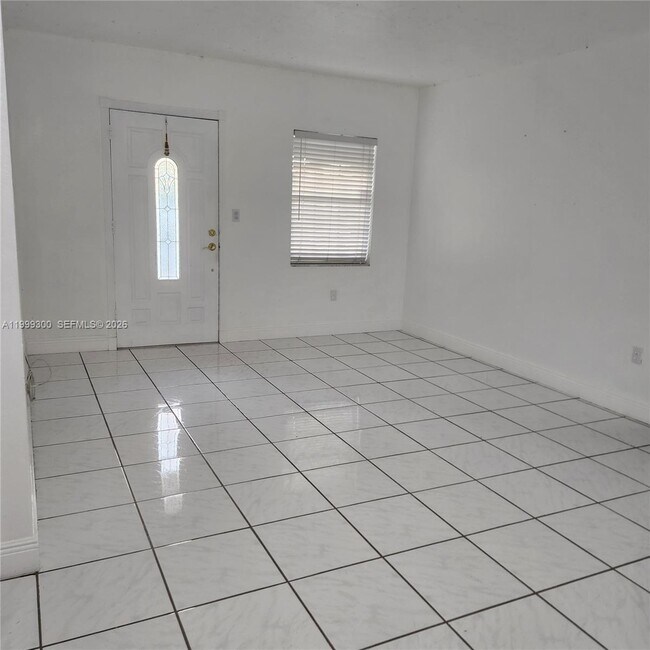 Building Photo - 3325 S Lake Dr