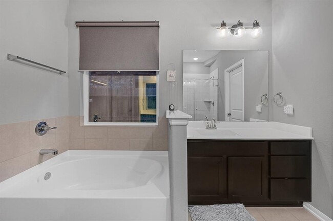Building Photo - 2509 Ocean Key Dr