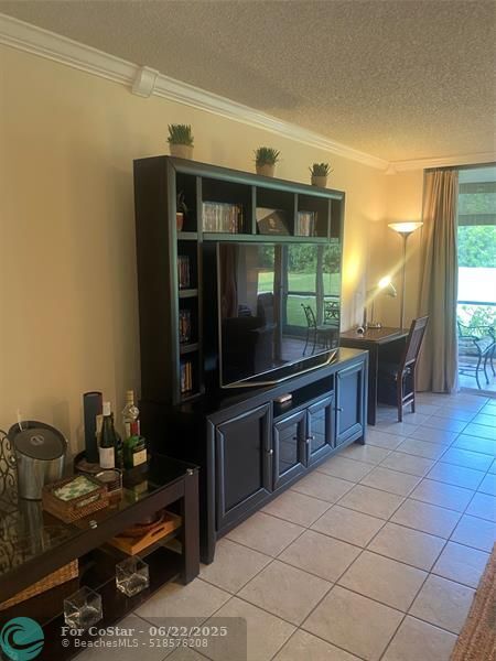 Building Photo - 4007 N Cypress Dr