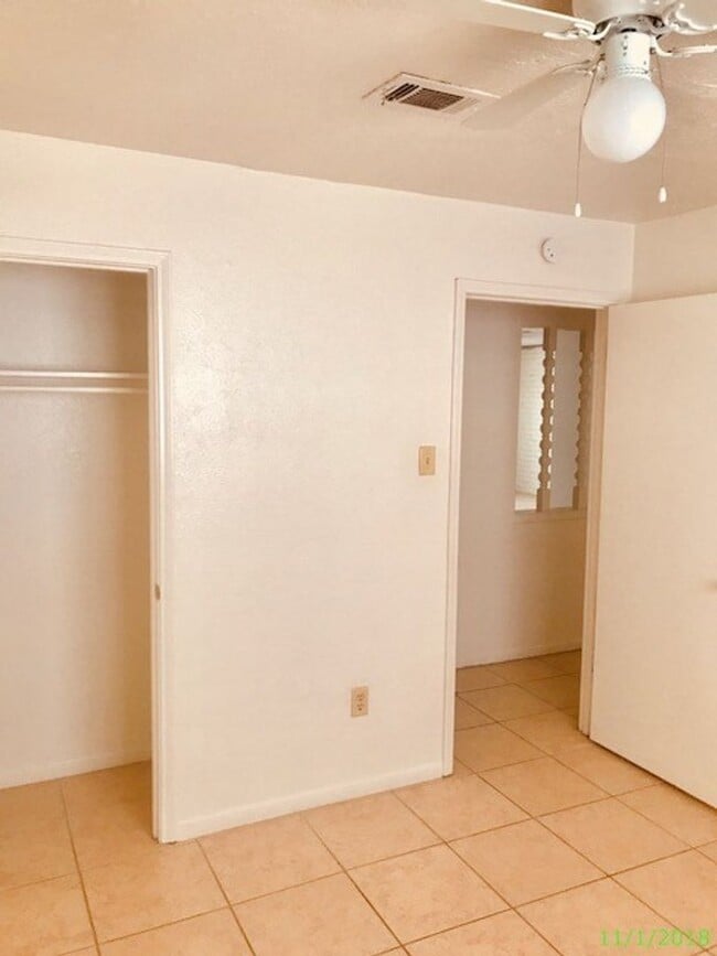 Building Photo - 2 BEDROOM 2 BATH PATIO HOME WITH 1010 SF