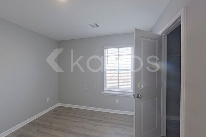 Building Photo - 342 Angela St