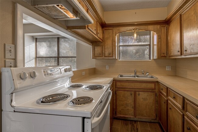 Building Photo - 39 Wire Rd Loop