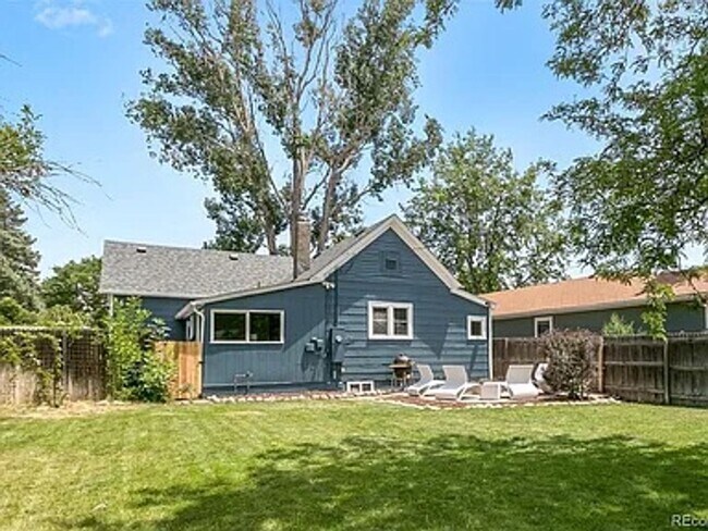 Building Photo - Charming 2 Bed 2 Bath house with Basement flex room in the heart of Englewood!