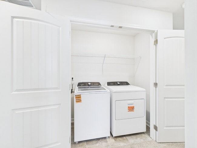 Building Photo - Beautiful New Construction END UNIT Townhome – Now Available for Lease!