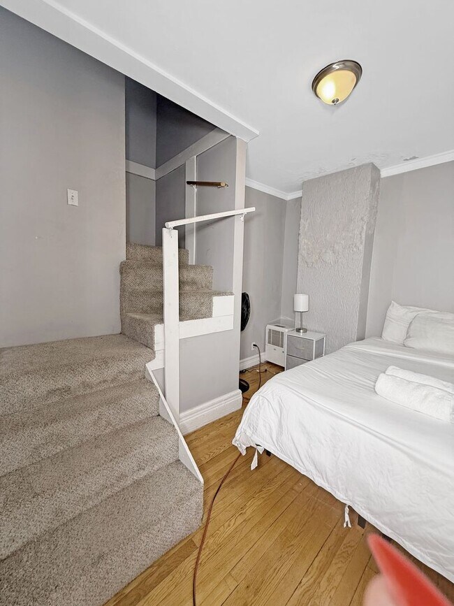 Building Photo - Fully Remodeled 4 Bed 2 Bath Home