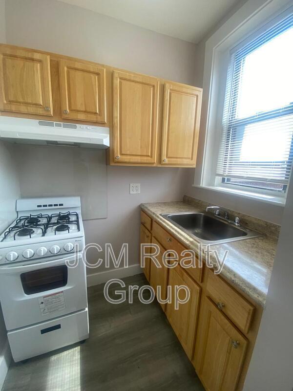 Primary Photo - 124 Central Ave