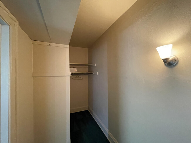 Primary Photo - 211 N Schuyler Ave
