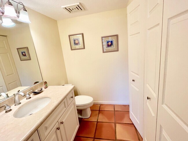 Building Photo - 4000 N Ocean Dr