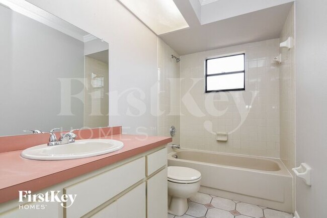 Building Photo - 4715 Canterbury Dr