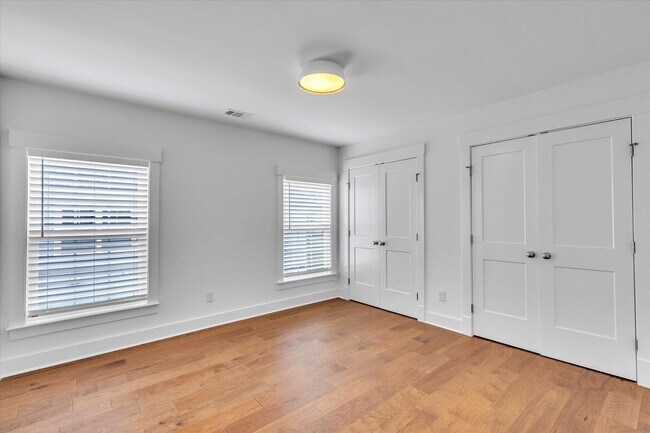 Building Photo - 158 Bluffside Cir