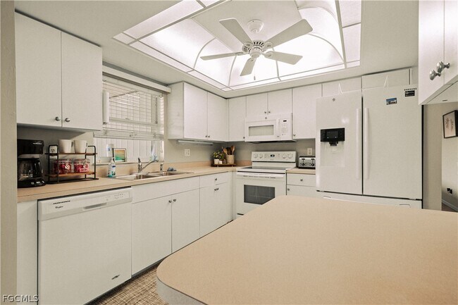 Building Photo - 408 SE 23rd Terrace