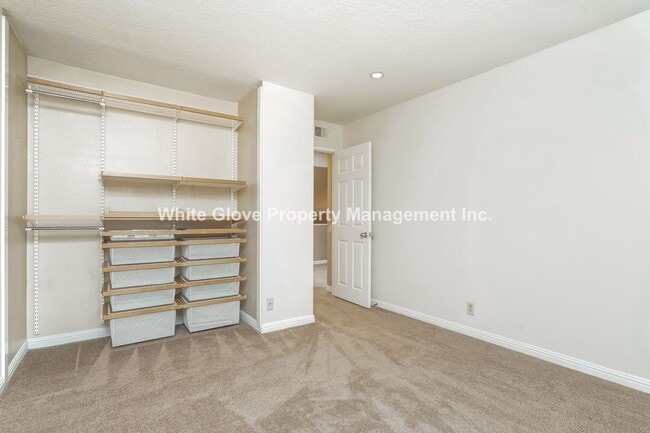 Building Photo - Beautifully Updated 3 bedroom Plus Loft and Office Woodbridge Home