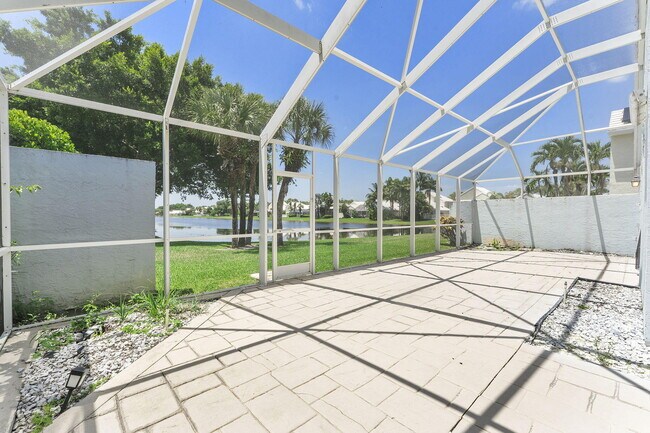 Building Photo - 897 Dickens Pl