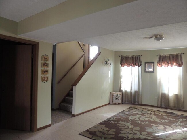 Building Photo - 2108 Carrollton Dr