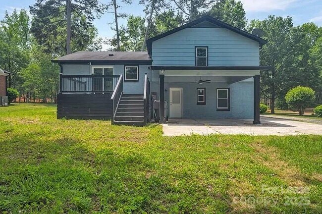 Building Photo - 1001 Archdale Dr