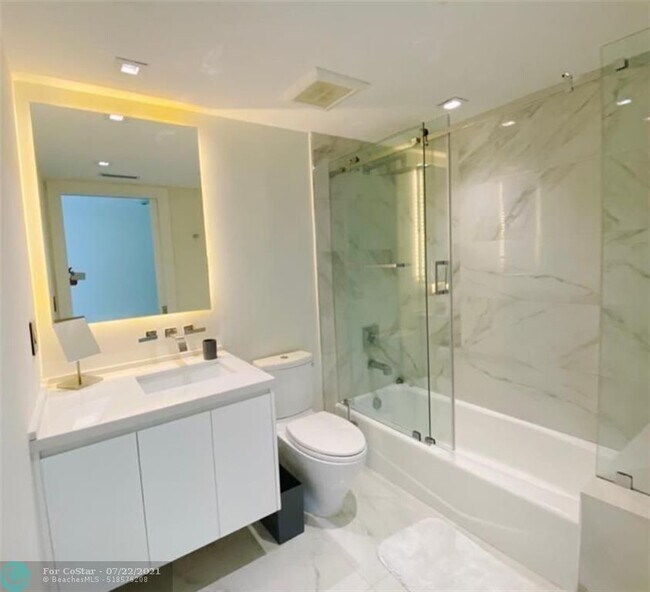 Building Photo - 9559 Collins Ave