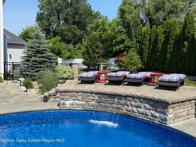 Building Photo - 7 Hammerstone Ln