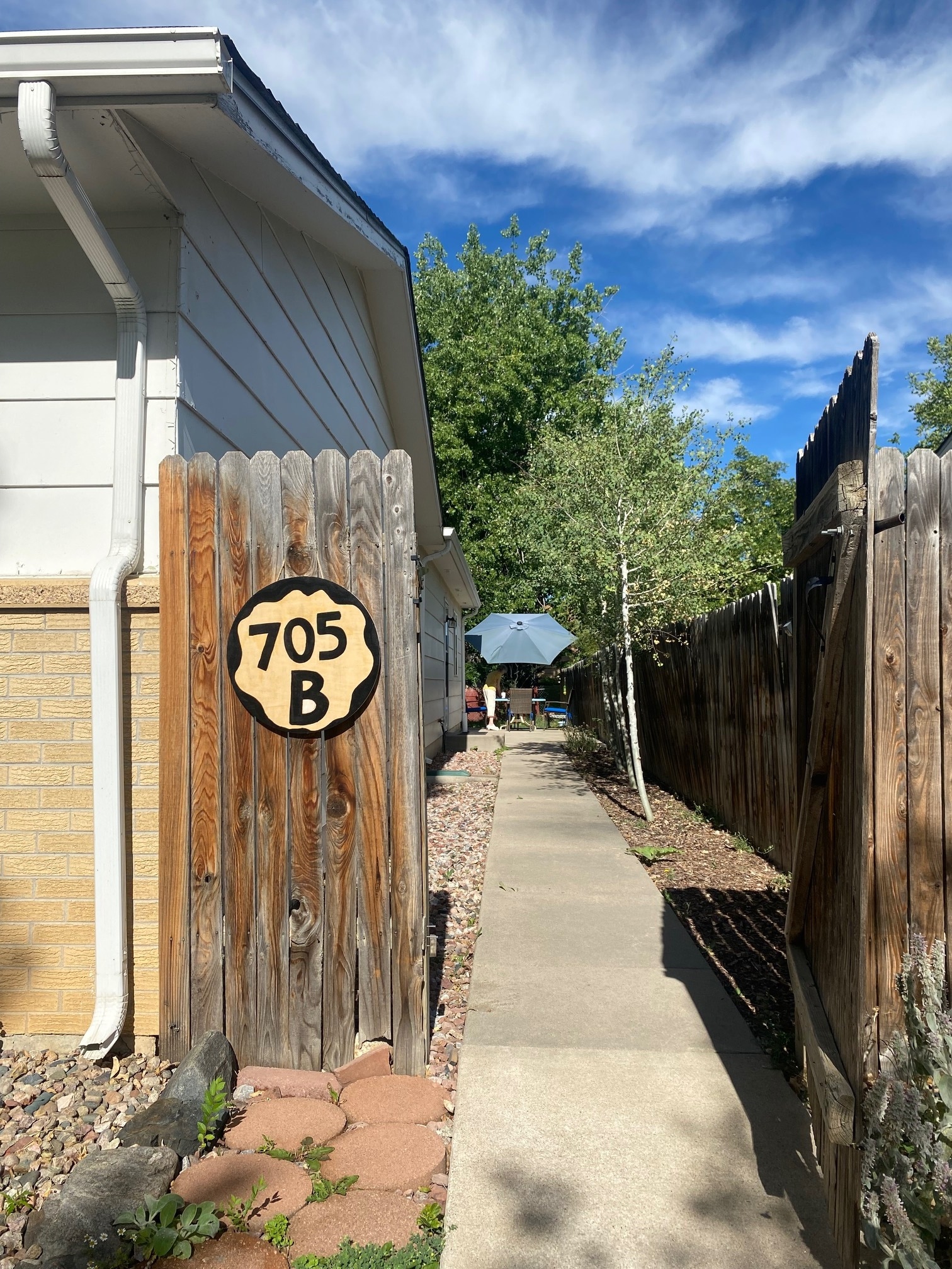 Building Photo - 705 Ponderosa Dr