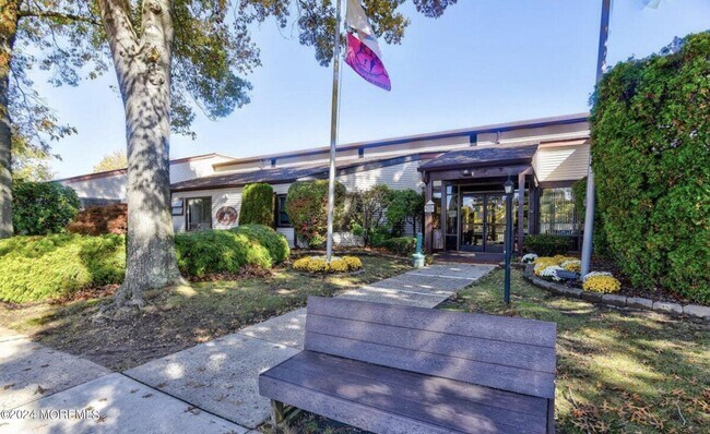 Building Photo - 175 Amberly Dr