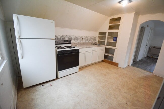 Building Photo - 605 11th St NW