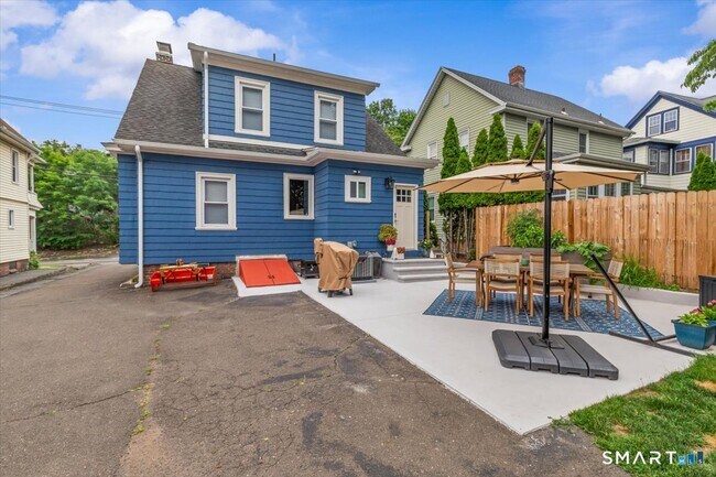 Building Photo - 653 Forest Rd