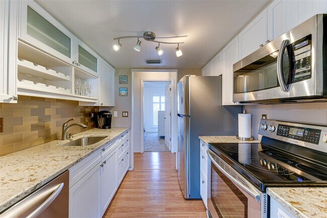 Building Photo - 923 Sandpiper Cir