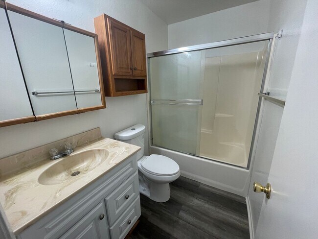 Building Photo - 3711