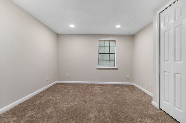 Building Photo - 3 bdrm, 2 bath in Stone Mountain