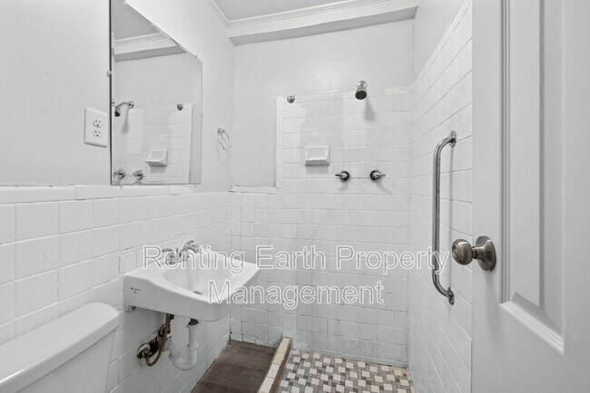 Building Photo - 108 E Ann Dr SW