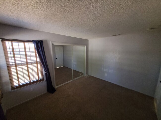 Building Photo - 901 Hedstrom Rd