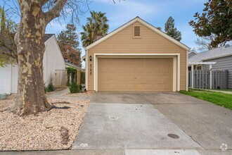 Building Photo - Updated 3 Bedroom 2 Bathroom Home