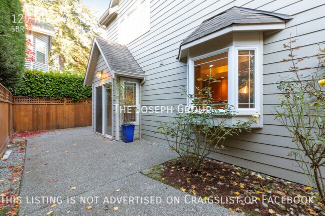 Building Photo - Beautiful 5 bed 3.5 bath in Seattle's Broa...