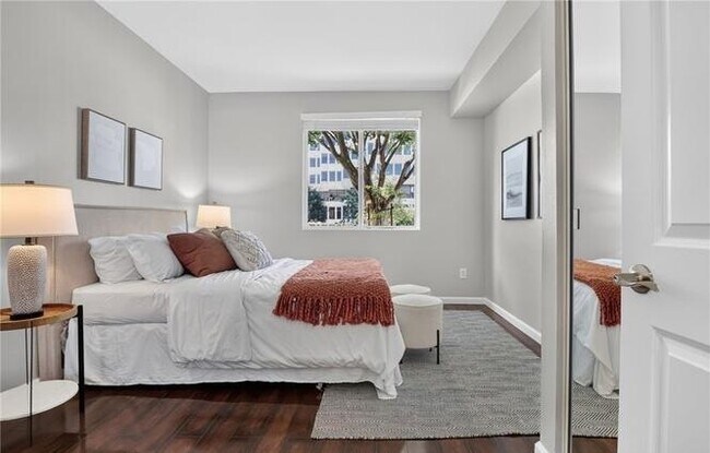 Building Photo - 160 S Hudson Ave