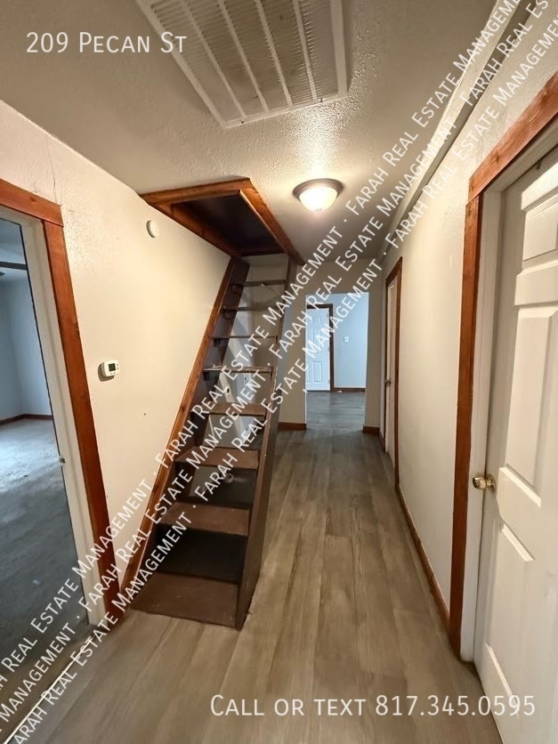 Building Photo - 209 Pecan St