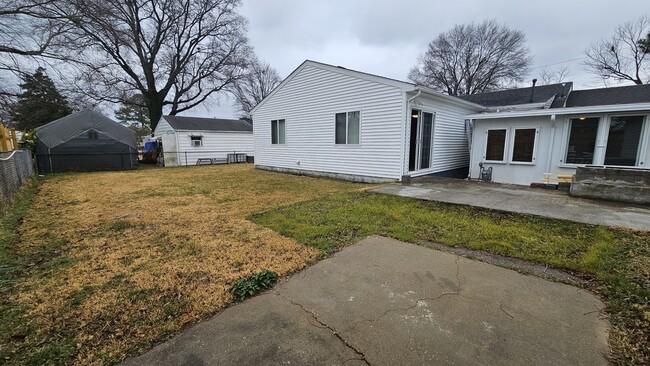 Building Photo - 2216 Dean Dr