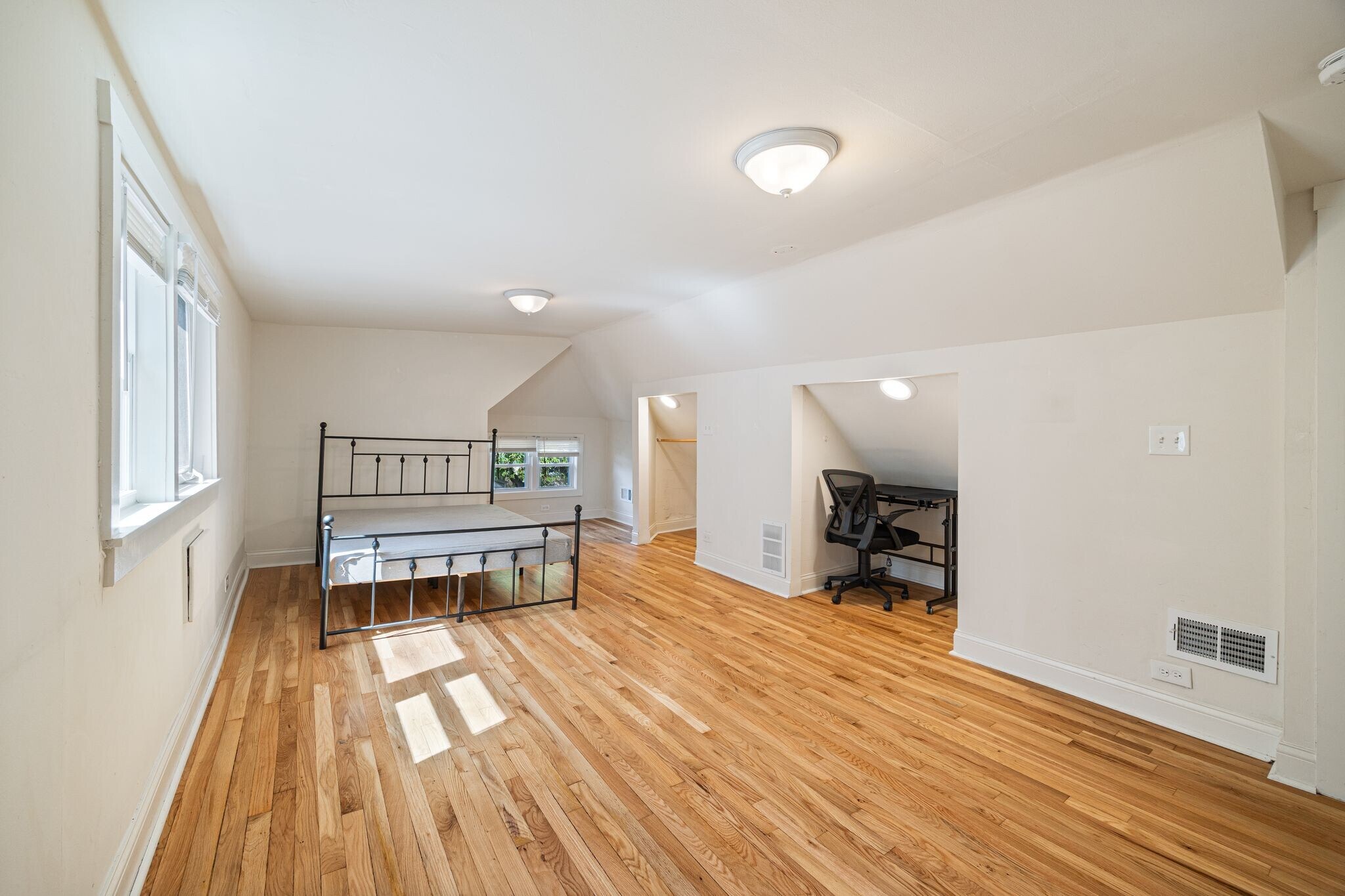 Building Photo - 1012 Garnett Pl