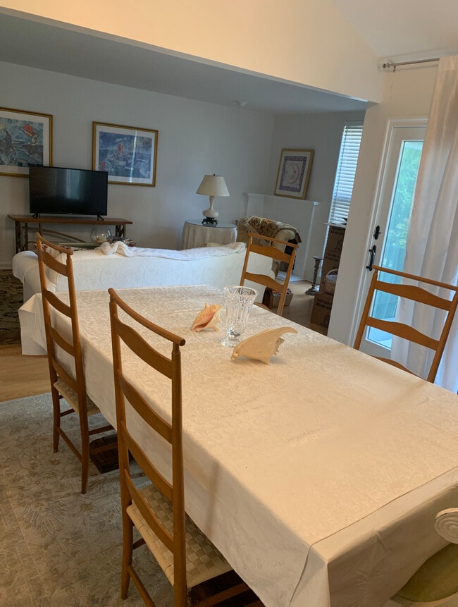 Building Photo - 42 Monticello Dr