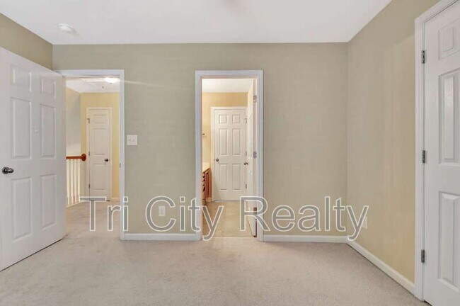 Building Photo - 113 Macalester Dr