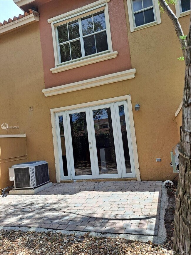 Building Photo - 632 SW 107th Ave