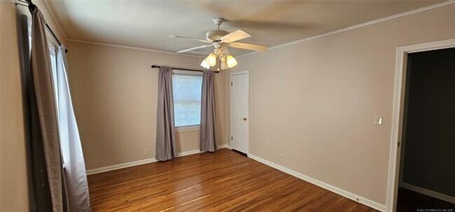 Building Photo - 3-bedroom, 1 bathroom, 1 car attached gara...
