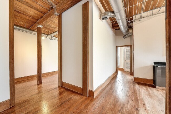 Building Photo - 161 Mangum St SW