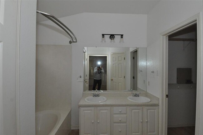 Building Photo - 17509 Loch Linnhe Loop