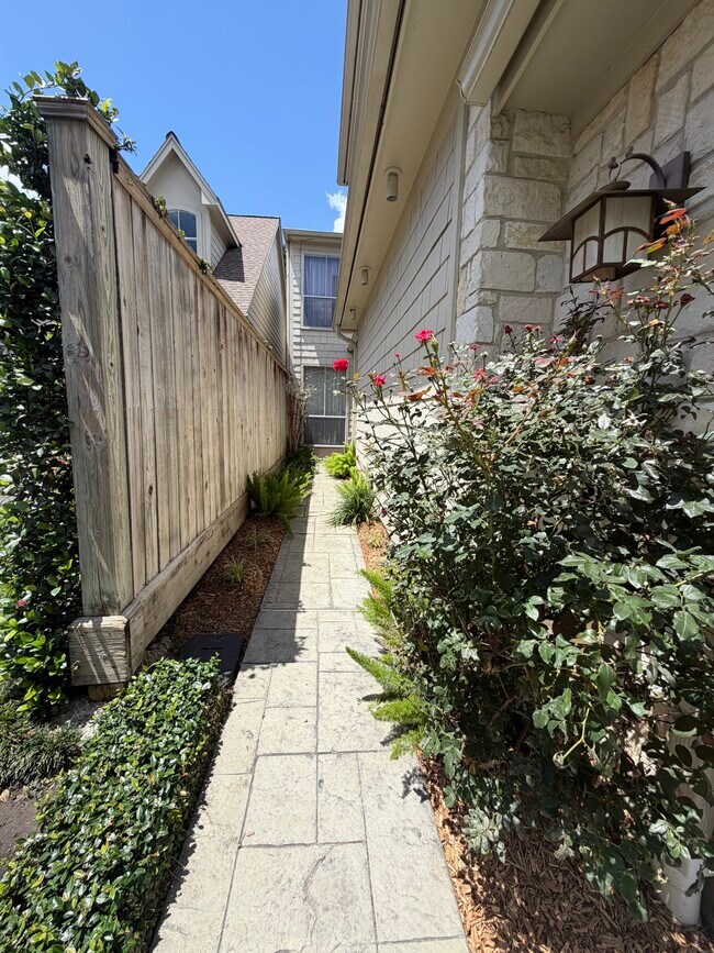 Building Photo - 1315 Whispering Pines Dr