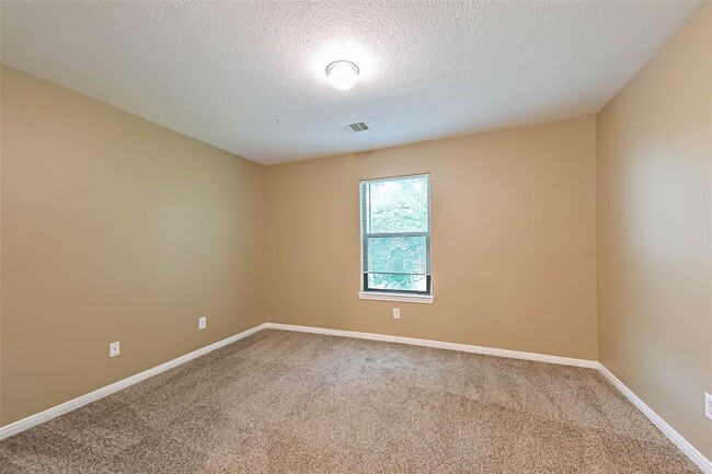 Building Photo - 4645 Knoxville St