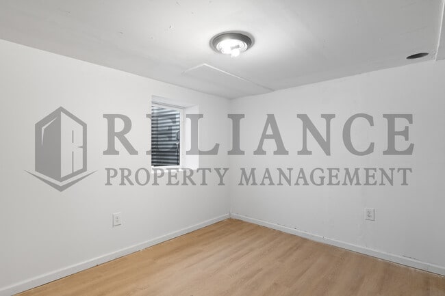 Building Photo - 3627 E 10th St N