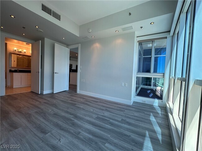 Building Photo - 4575 Dean Martin Dr
